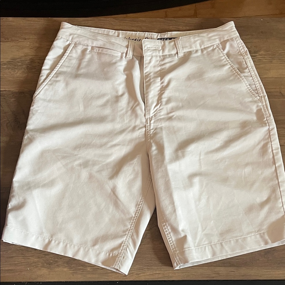 johnnie-O Men's Cream Flat Front Shorts